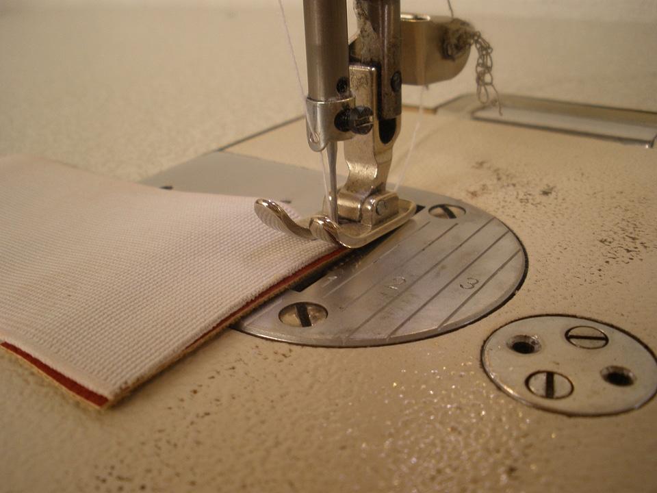 Sewing machine needle sew