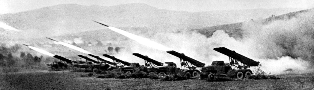 Batería de misiles Katyusha en acción