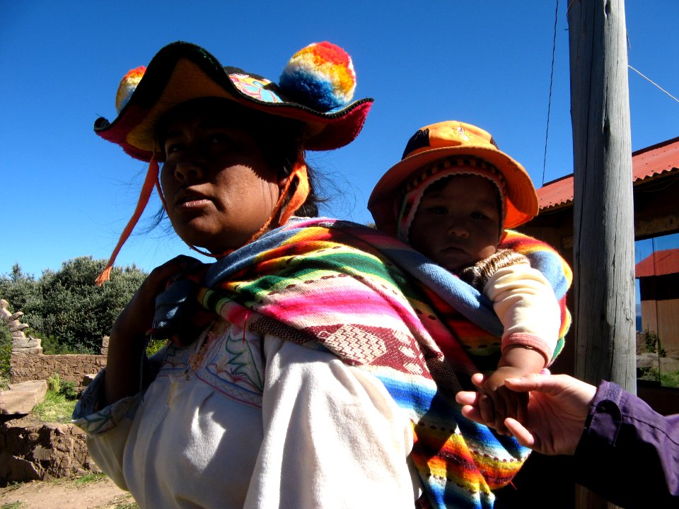 32 QUECHUAS COLLAS ORILLA LAGO TITICACA (89)
