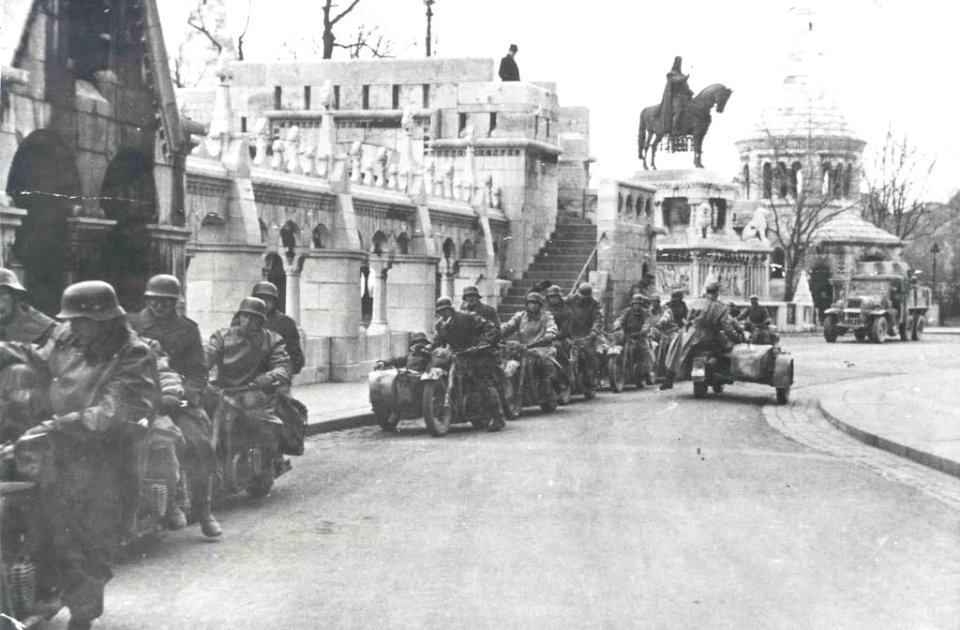 Abril, 1944. Tropas alemanas llegan a Budapest