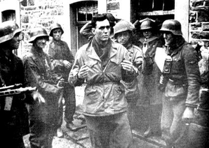 Soldados usanos del 3er Batallón del Regimiento de Infantería 119 capturados en 1944 en Stoumont, Bélgica