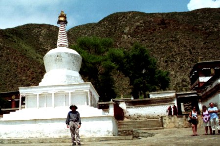 Stupa en Xiahe, Tibet ocupado por China photo