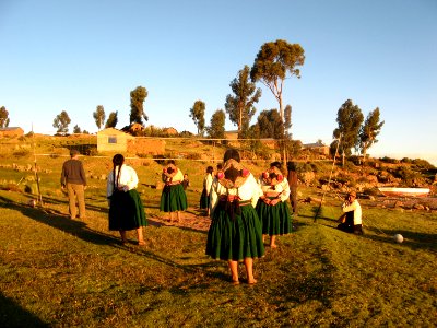32 QUECHUAS COLLAS ORILLA LAGO TITICACA (51)