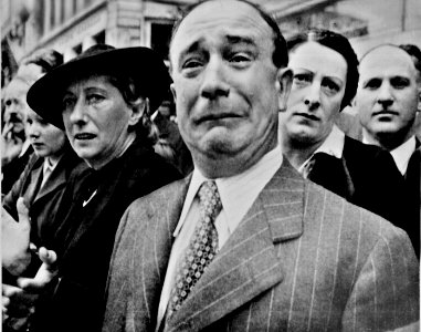 14 Junio 1940 - Francés llora durante la invasión