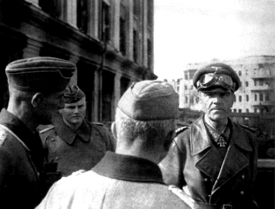 Friedrich Paulus en la Plaza Roja de Stalingrado