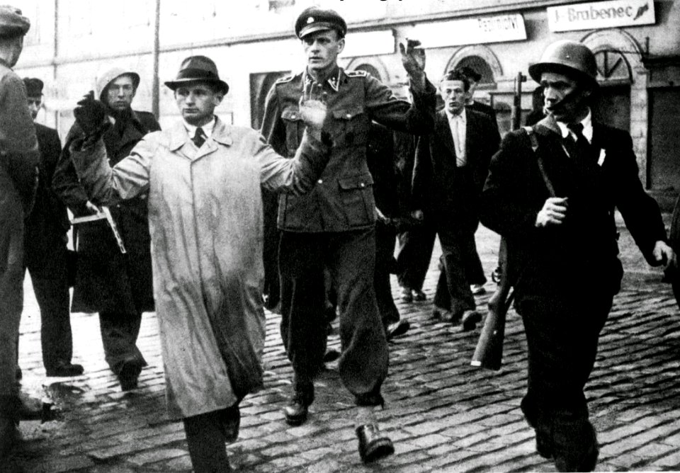 Mayo, 1945 efectivos de la SS y Gestapo men capturados por la guerrilla en Praga, Checoslovaquia