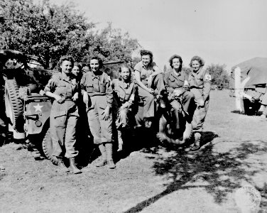 12 Agosto, 1944. Enfermeras de Estados Unidos en Francia