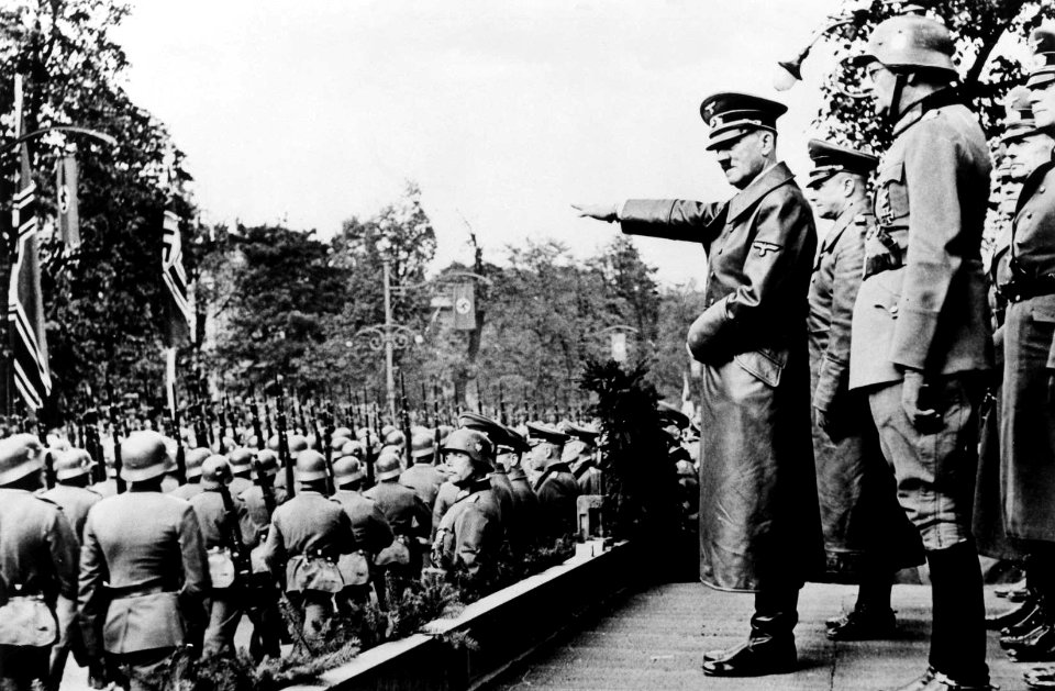 1939 - Desfile de la victoria del ejército alemán en Varsovia, Polonia