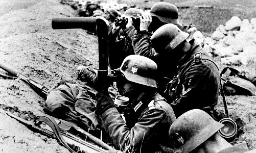 Julio 10, 1941 Infantería alemana observa los movimientos de tropas de la URSS