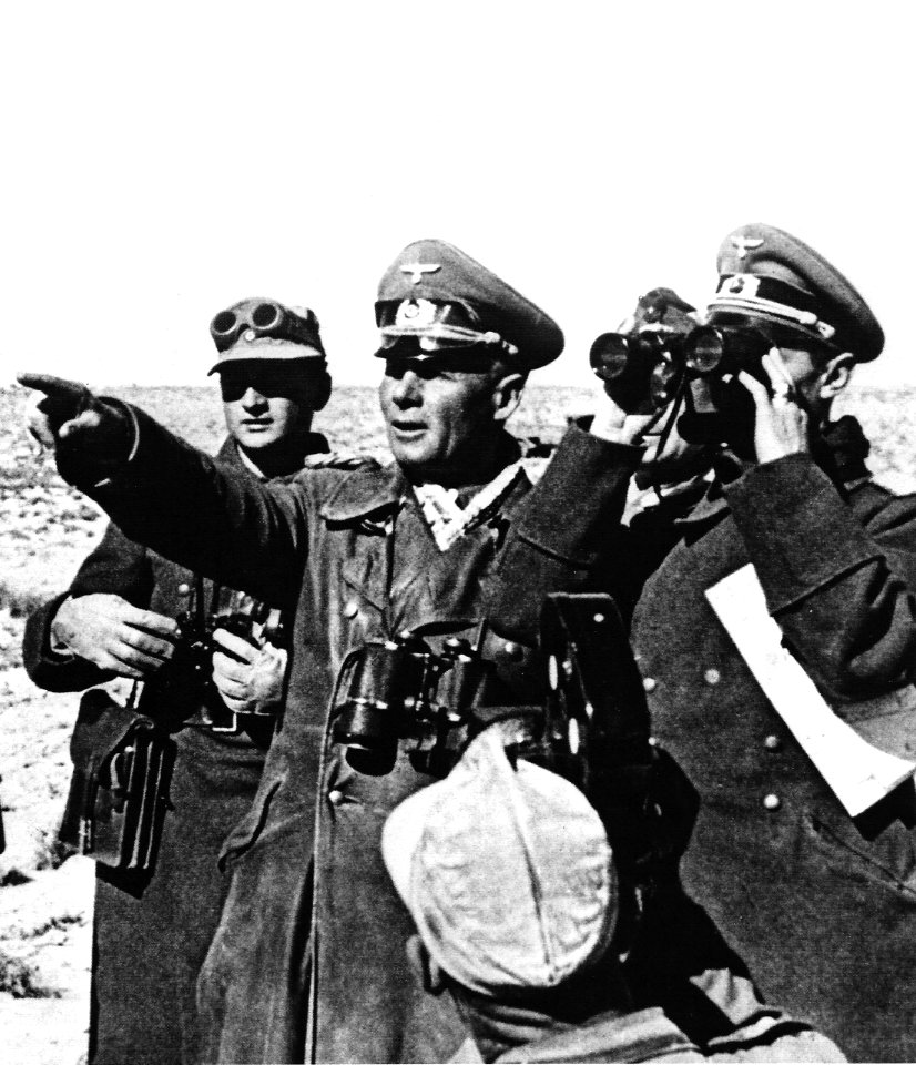 Rommel en el desierto con su Estado Mayor