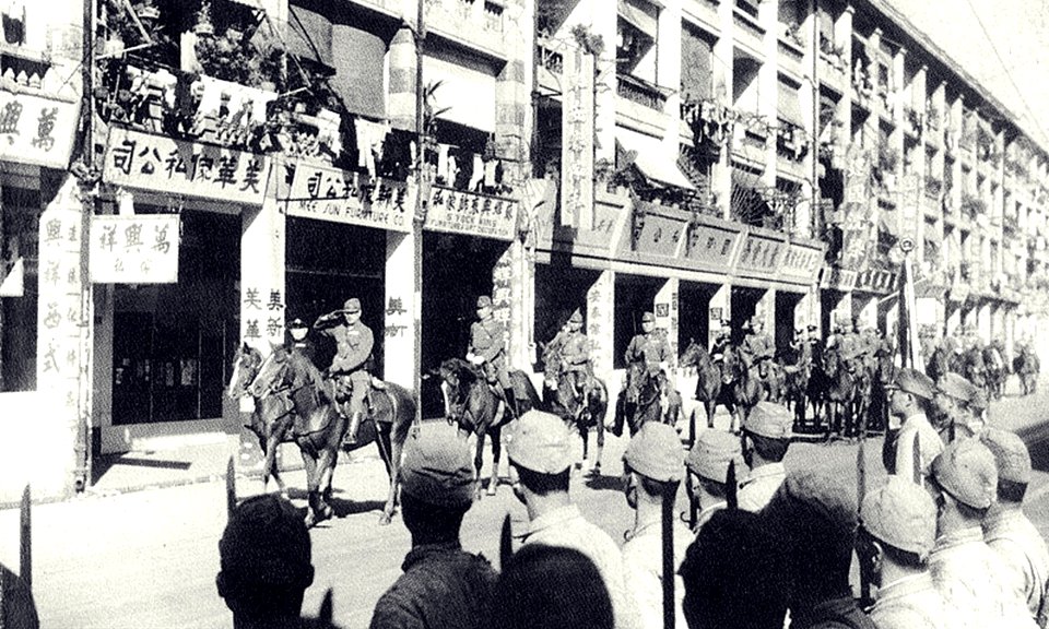 Diciembre 25, 1941. Hong Konh Se rinde al Japón. General Sakai entra a la ciudad