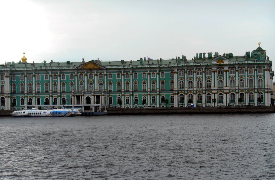 2016 Palacio de Invierno en San Petersburgo restaurado por el gobierno de Stalin