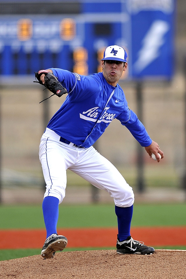 Throw athlete college