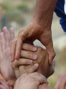 Castells hands collaboration