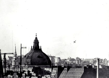 Proyectil V1 alemán cae sobre Londres