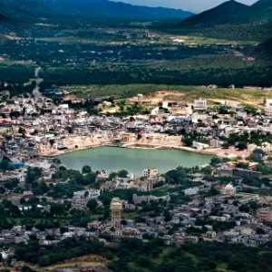 Pushkar Lake, Pushkar, India photo