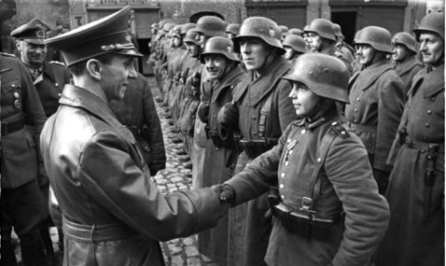 1945 - Joseph Goebbels estrecha la mano de un niño soldado photo