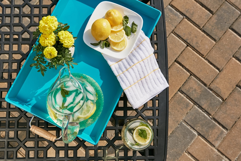 Table lemon flowers