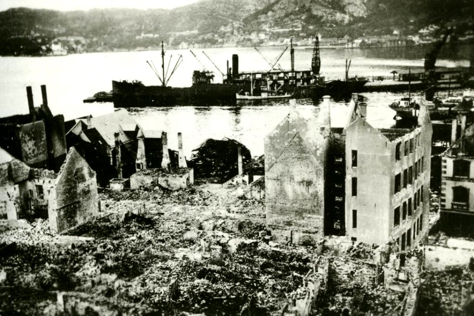 1941, Bergen, Noruega. Destrucción de las instalaciones portuarias