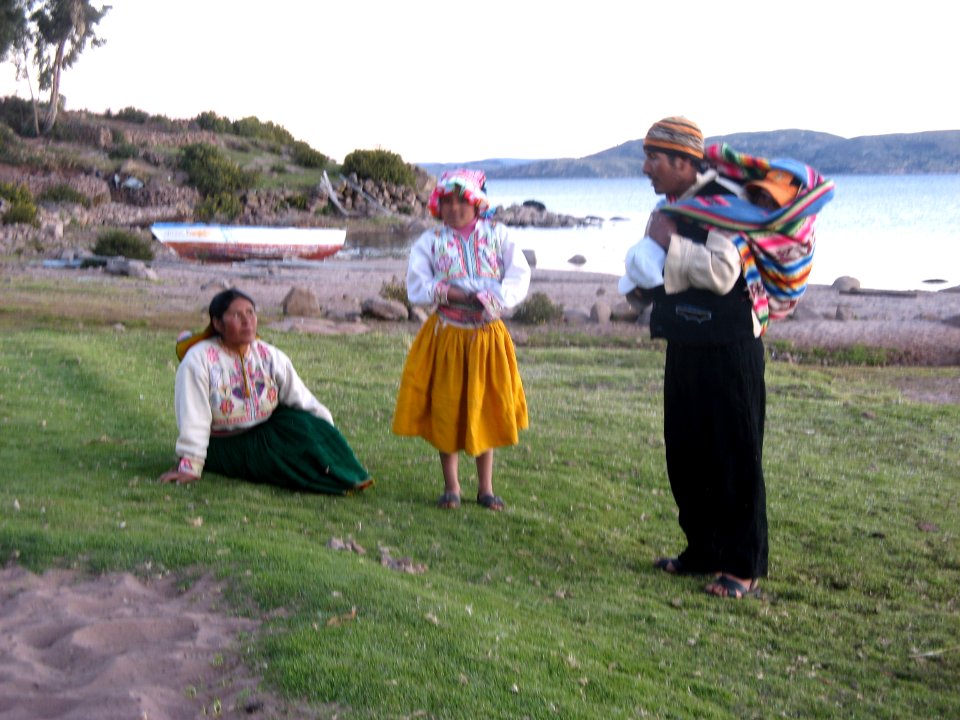 32 QUECHUAS COLLAS ORILLA LAGO TITICACA (56)