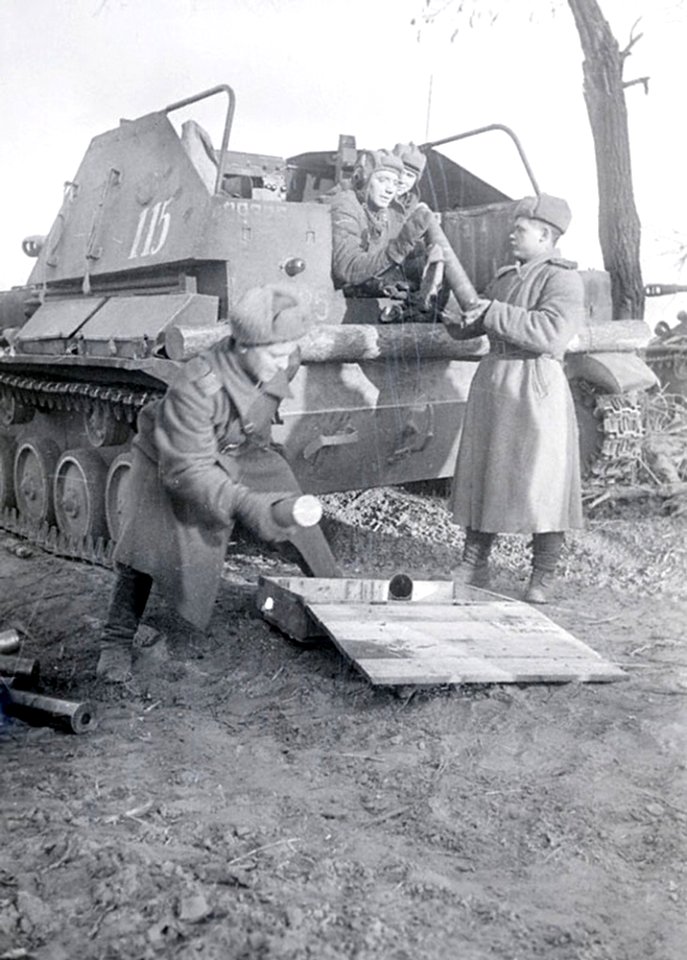 1945 Aprovisionamiento de un vehículo blindado Su-76