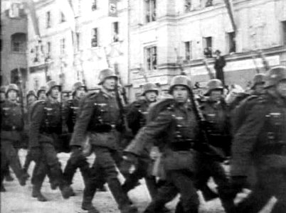 1938 Tropas alemanas entran a Austria sin disparos