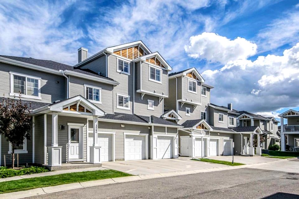 Check these #beautiful #townhomes in the #calgary #community of #cougarridgeyyc #Picture #perfect ! #yyc #realestate #realtor #captureyyc #dslr