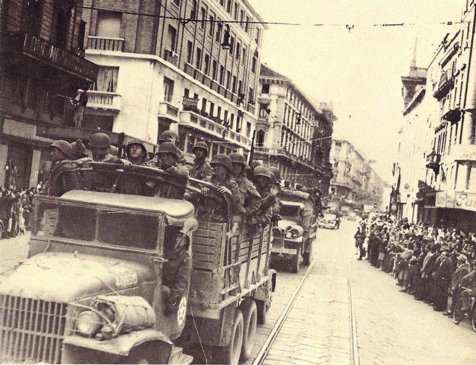 1944 - 1945 Tropas aliadas entran a Milan