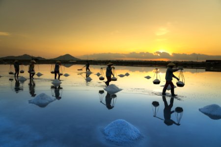 Collecting salt, Hon-khoi-viêt-nam