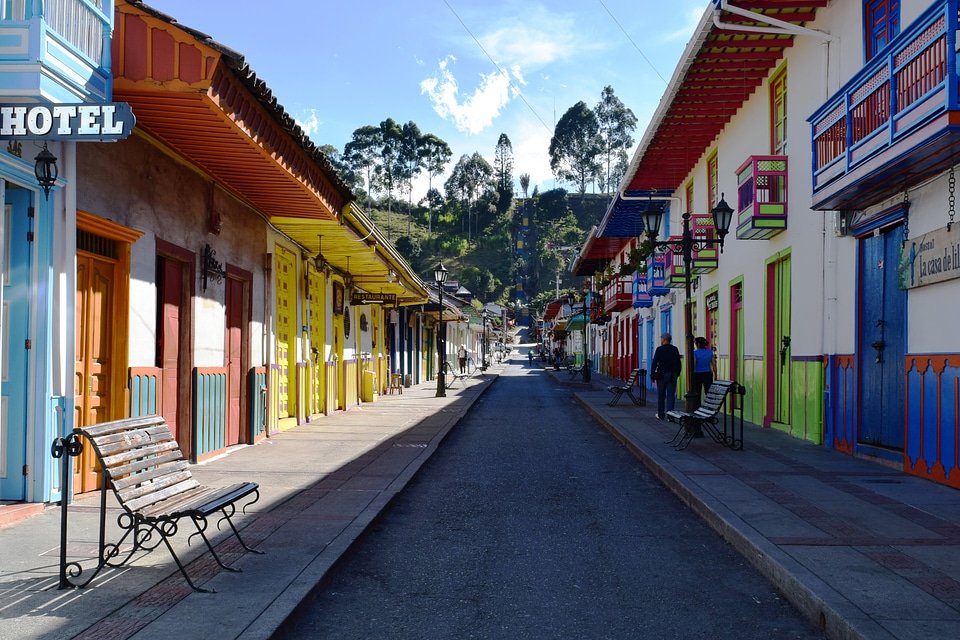 Colombia alley colors