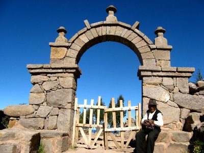 30 titicaca-isla Taquile-pueblo de los hombre tejedores061