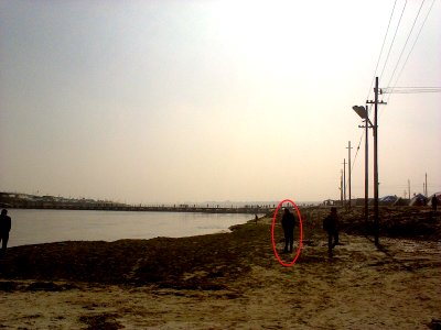 Man pees into Ganga after worshipping it