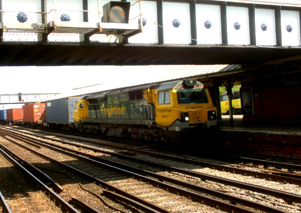 70017 in frieghtliner livery at eastleigh 30th april 2014