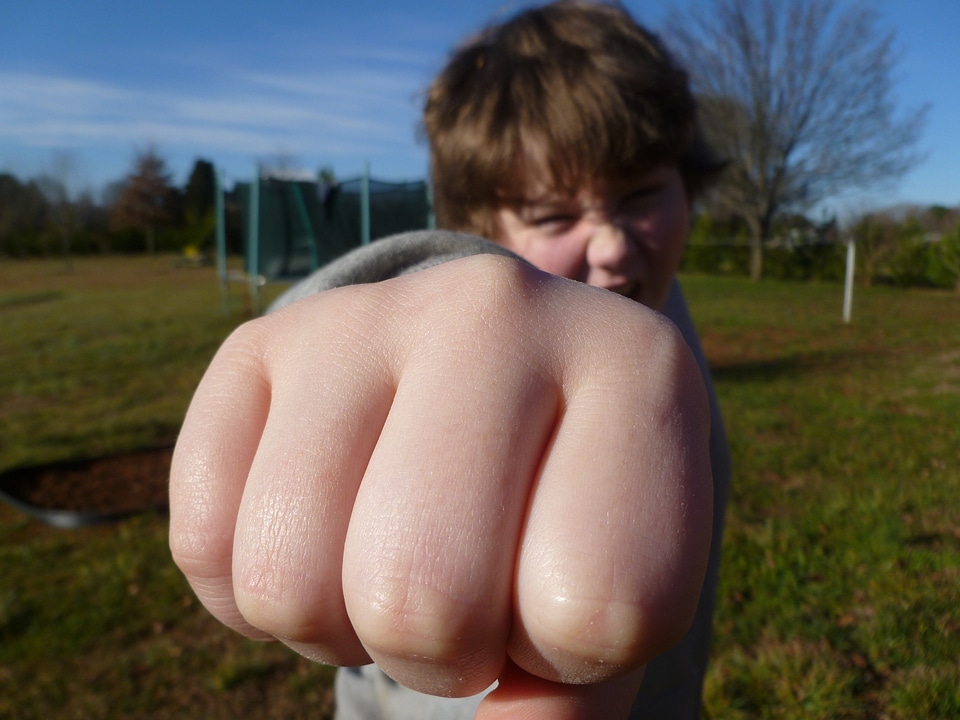 Fist gesture independence