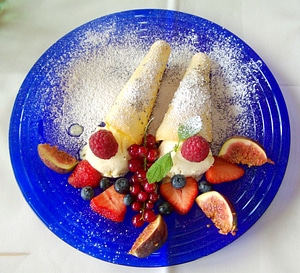 Dessert fruity food