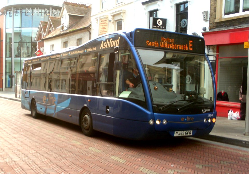 yj59gdo, eline bus, in ashford, (13th of october 2013)