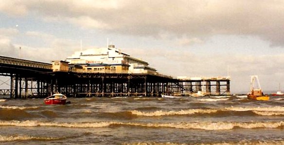 Morecambe central pier 1970sChrisJCoates-1024x526