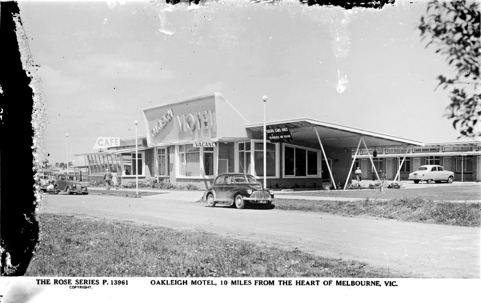 Oakleigh Motel, Rose Stereograph postcard P.13961