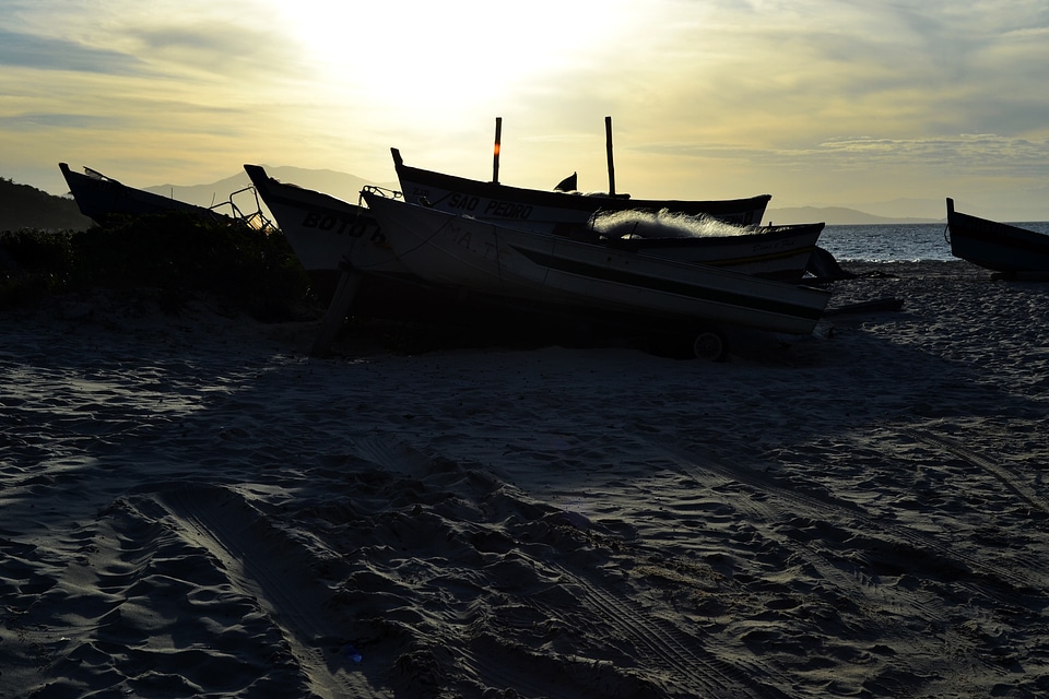Canoe sand cockboat
