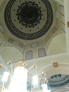 A main lustre in the room of the Rawdah