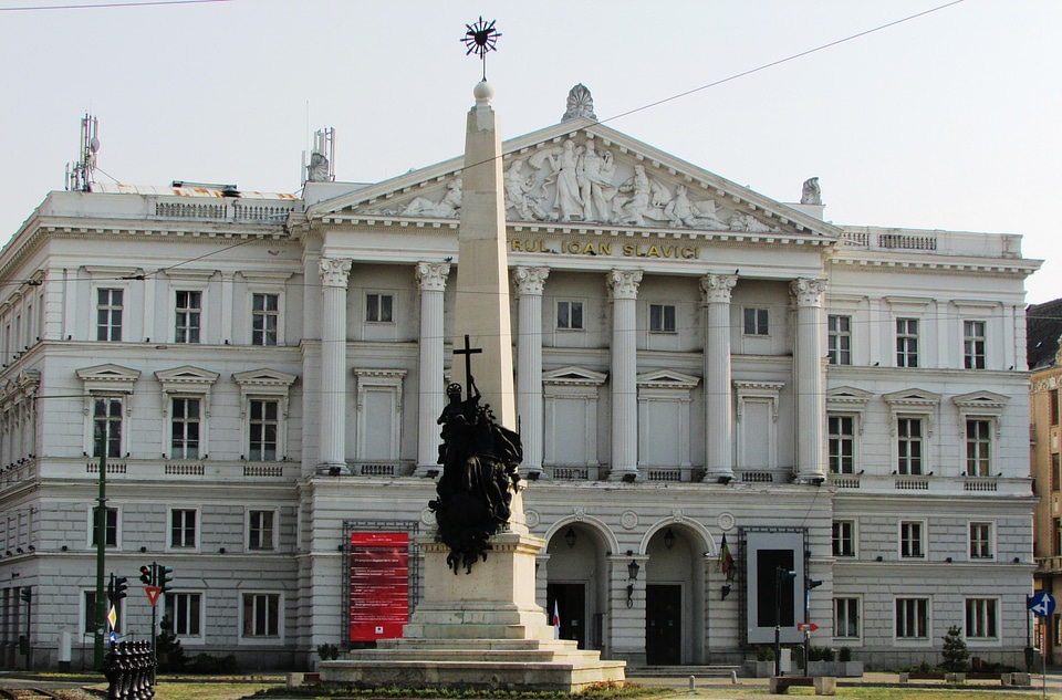 Center statue historic