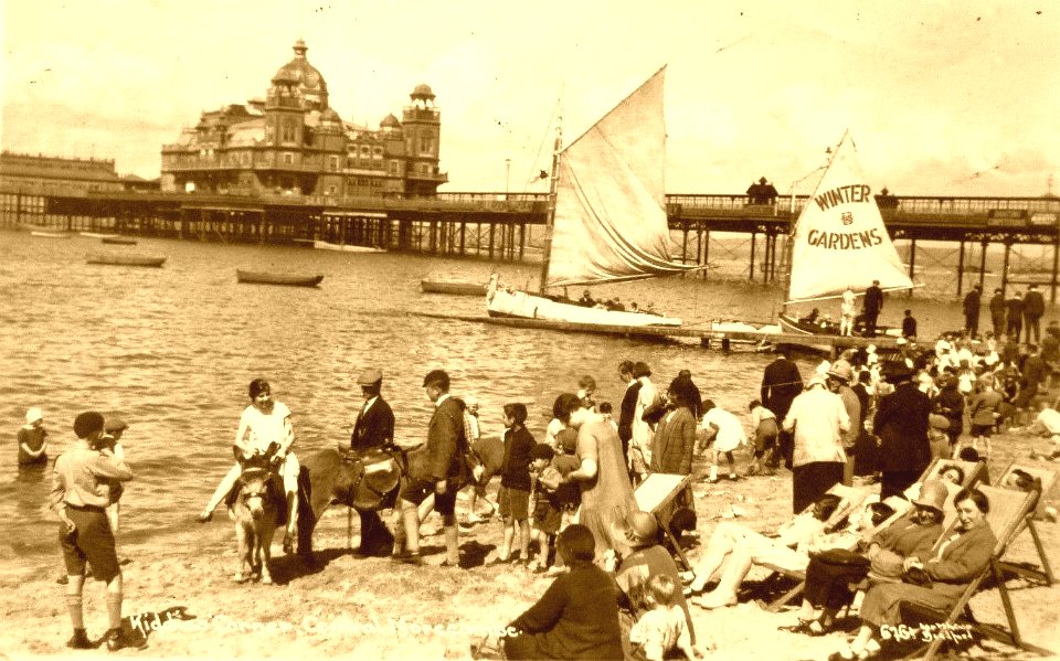 Morecambe central pier misc2472