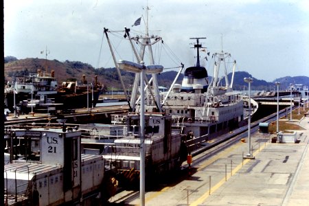 Miraflores Locks photo