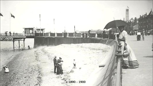 entrance to central  pier Bl5IgFfCUAAylai