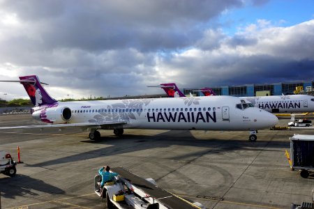 Hawaiian Airlines Boeing 717 photo