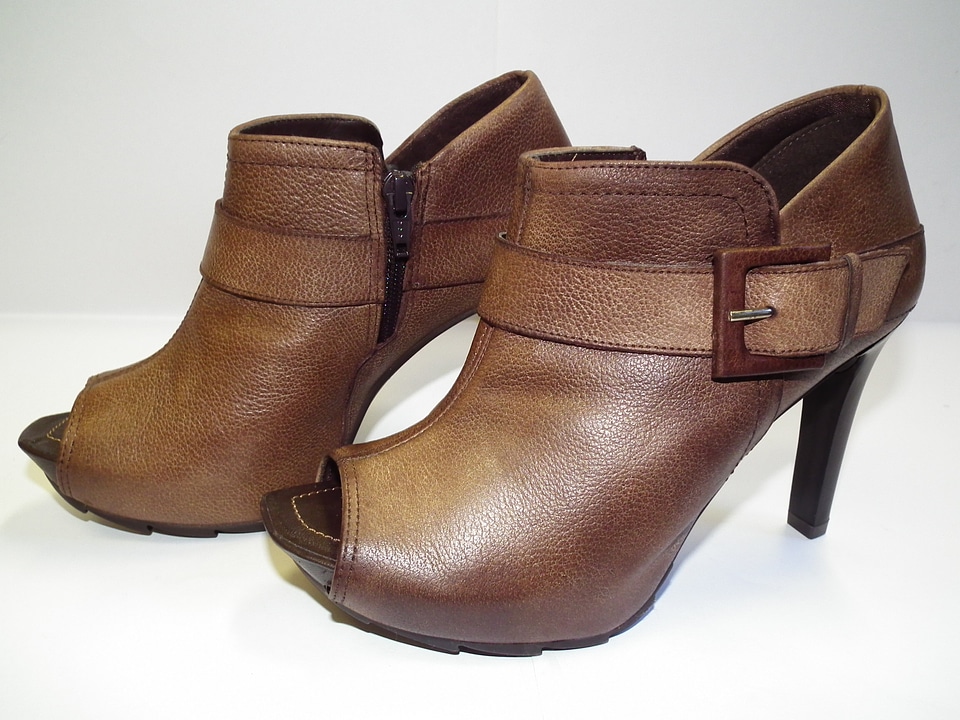 Fashion feet brown