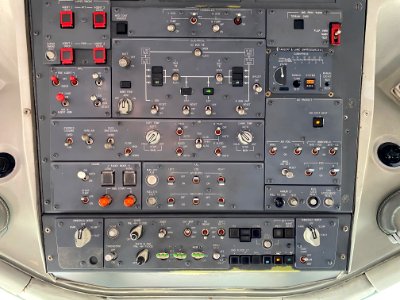 Hawaiian Boeing 717 Overhead Panel