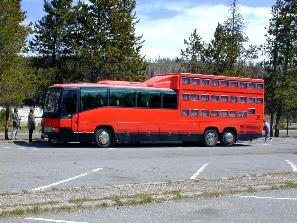 16 nonplot tourbus 06062001090101