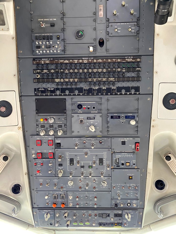 Hawaiian Boeing 717 Overhead Panel