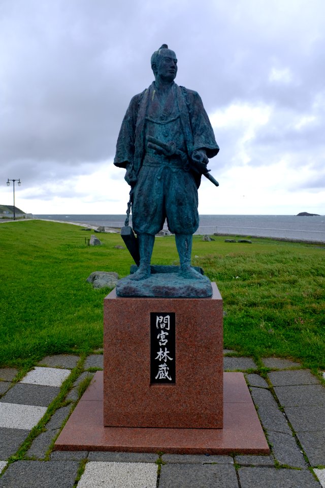 間宮林蔵の像